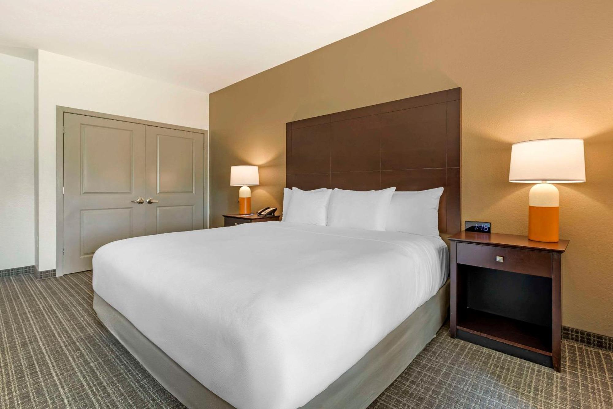 Comfort & At Turning Stone Casino Hotel