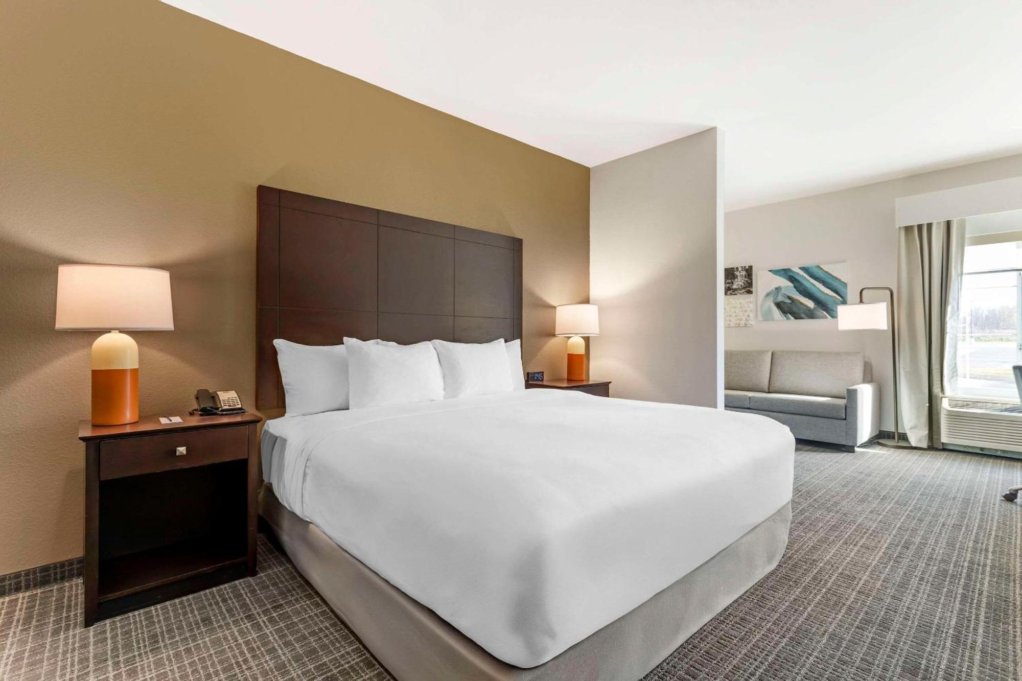 Comfort & At Turning Stone Casino Hotel 3*