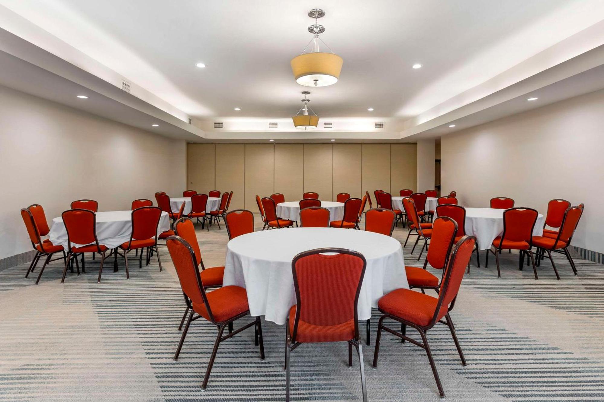 Hotel Comfort & At Turning Stone Casino 3*