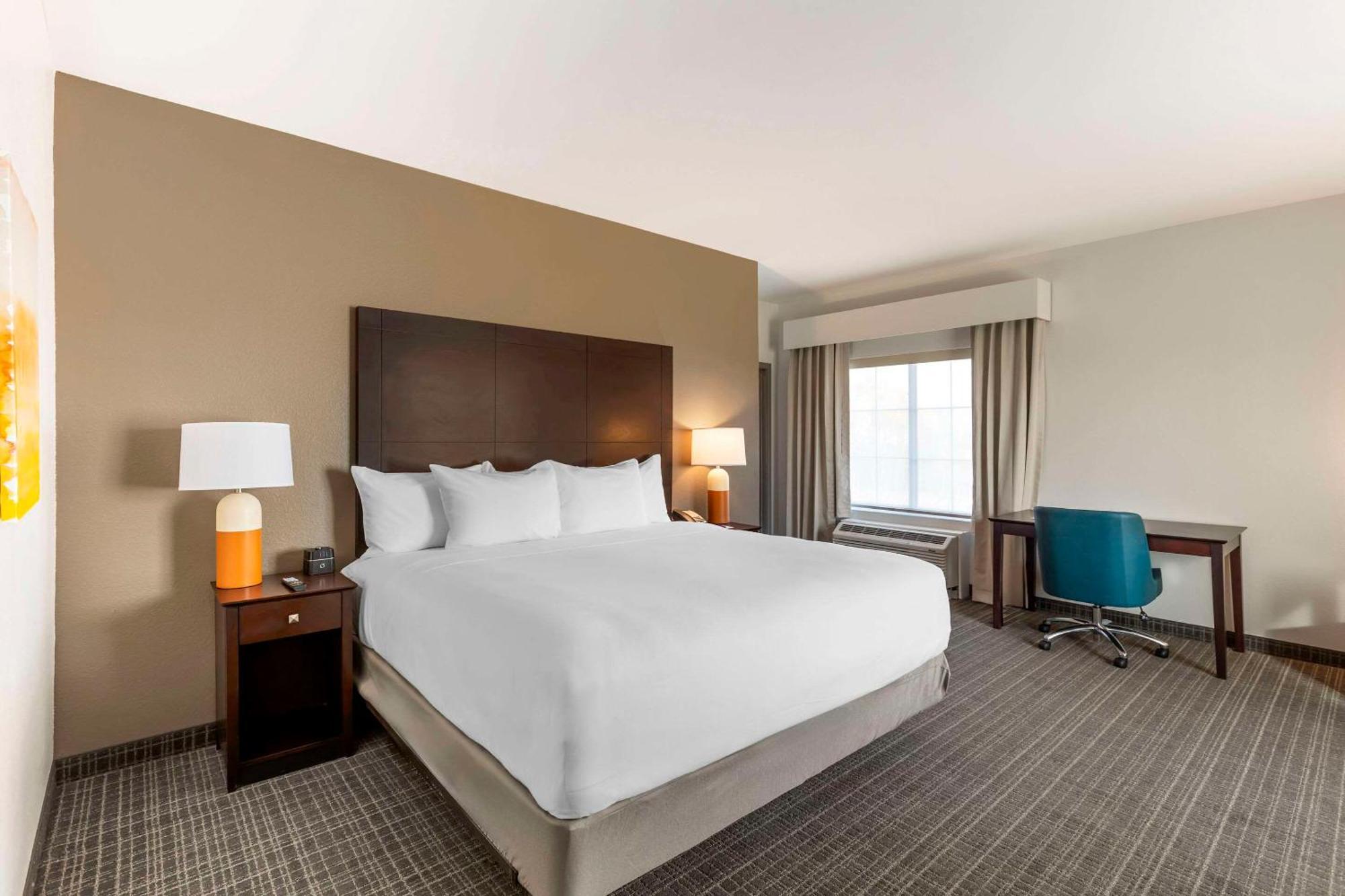 Comfort & At Turning Stone Casino 3*