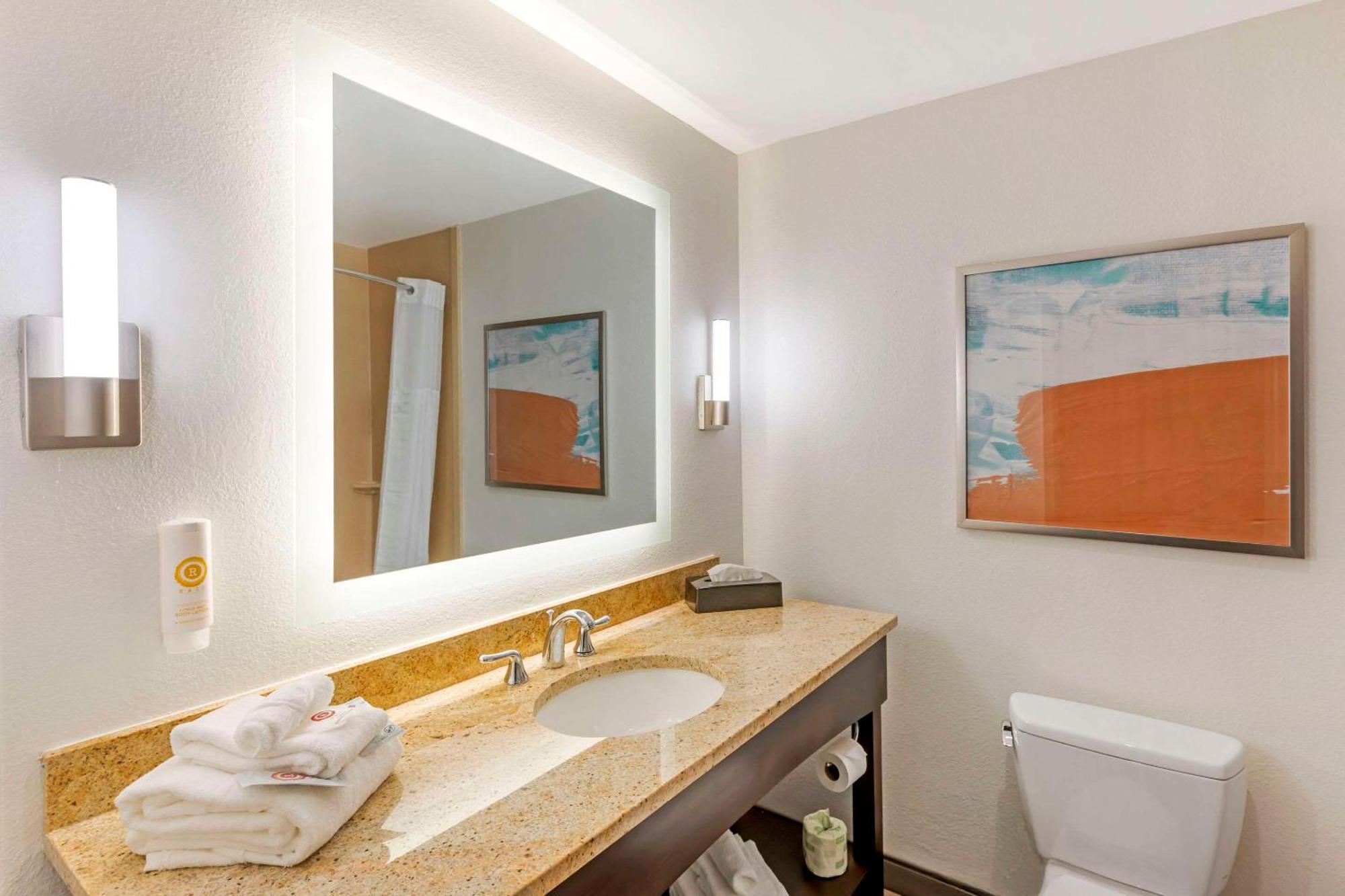 Comfort & At Turning Stone Casino Hotel
