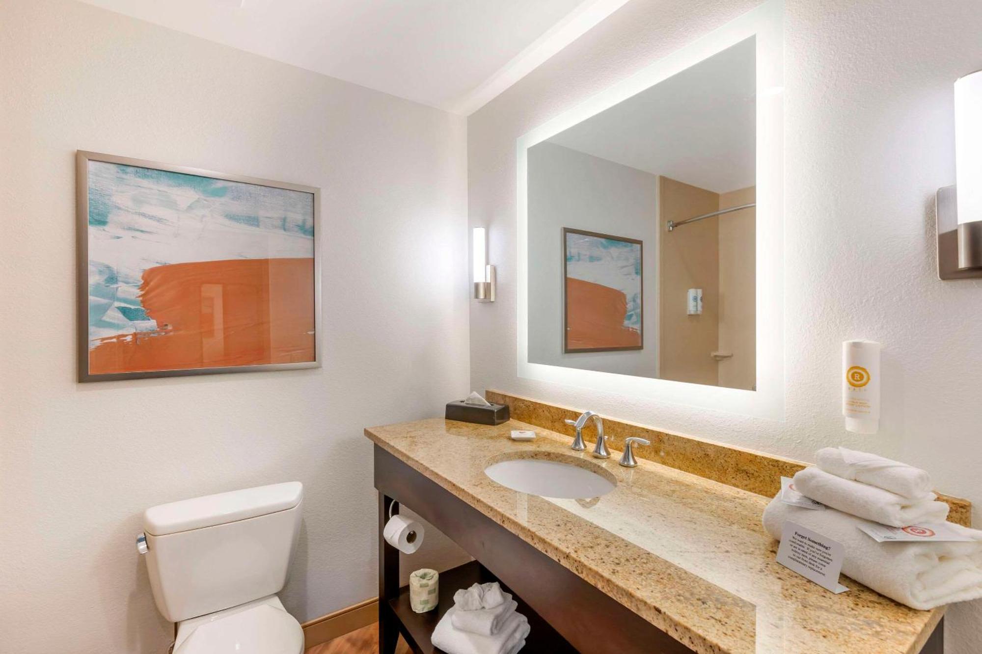 Hotel Comfort & At Turning Stone Casino