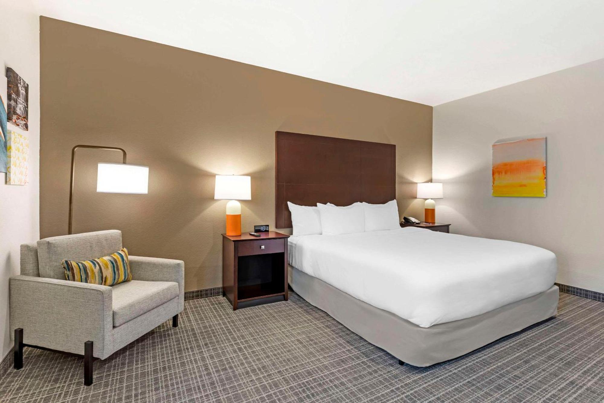 Hotel Comfort & At Turning Stone Casino 3*