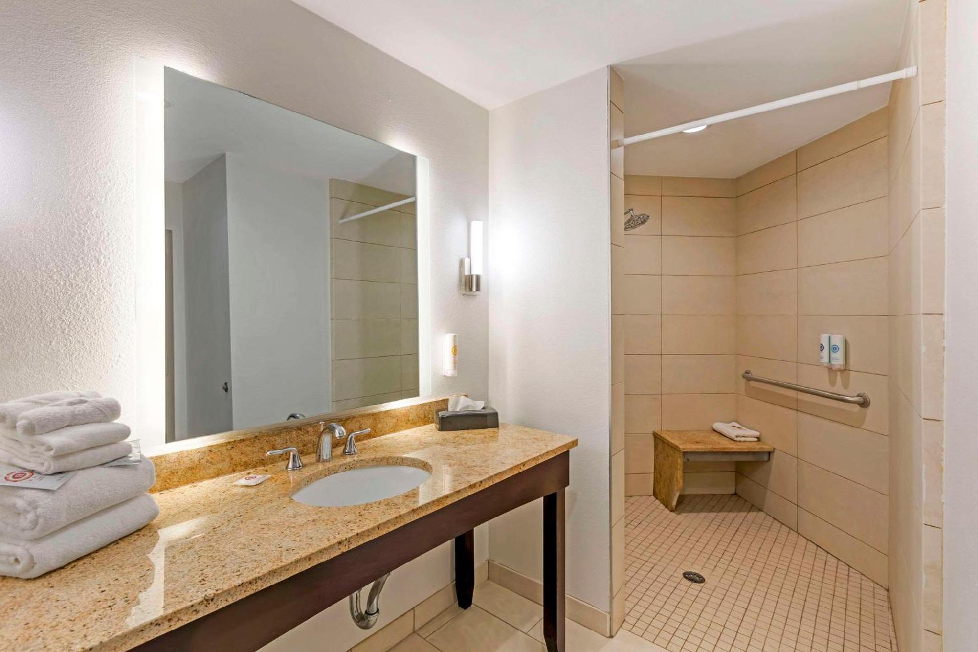 Comfort & At Turning Stone Casino Hotel Verona