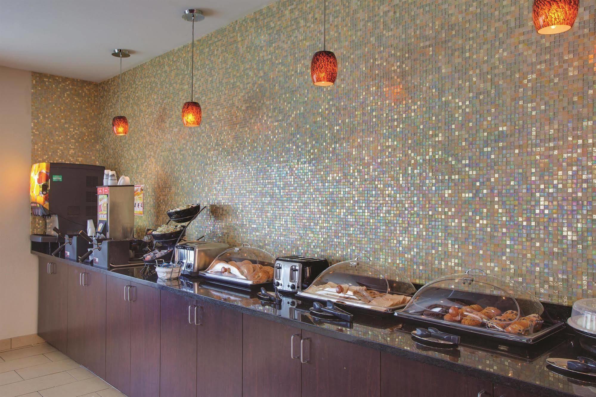 Hotel Comfort & At Turning Stone Casino Verona